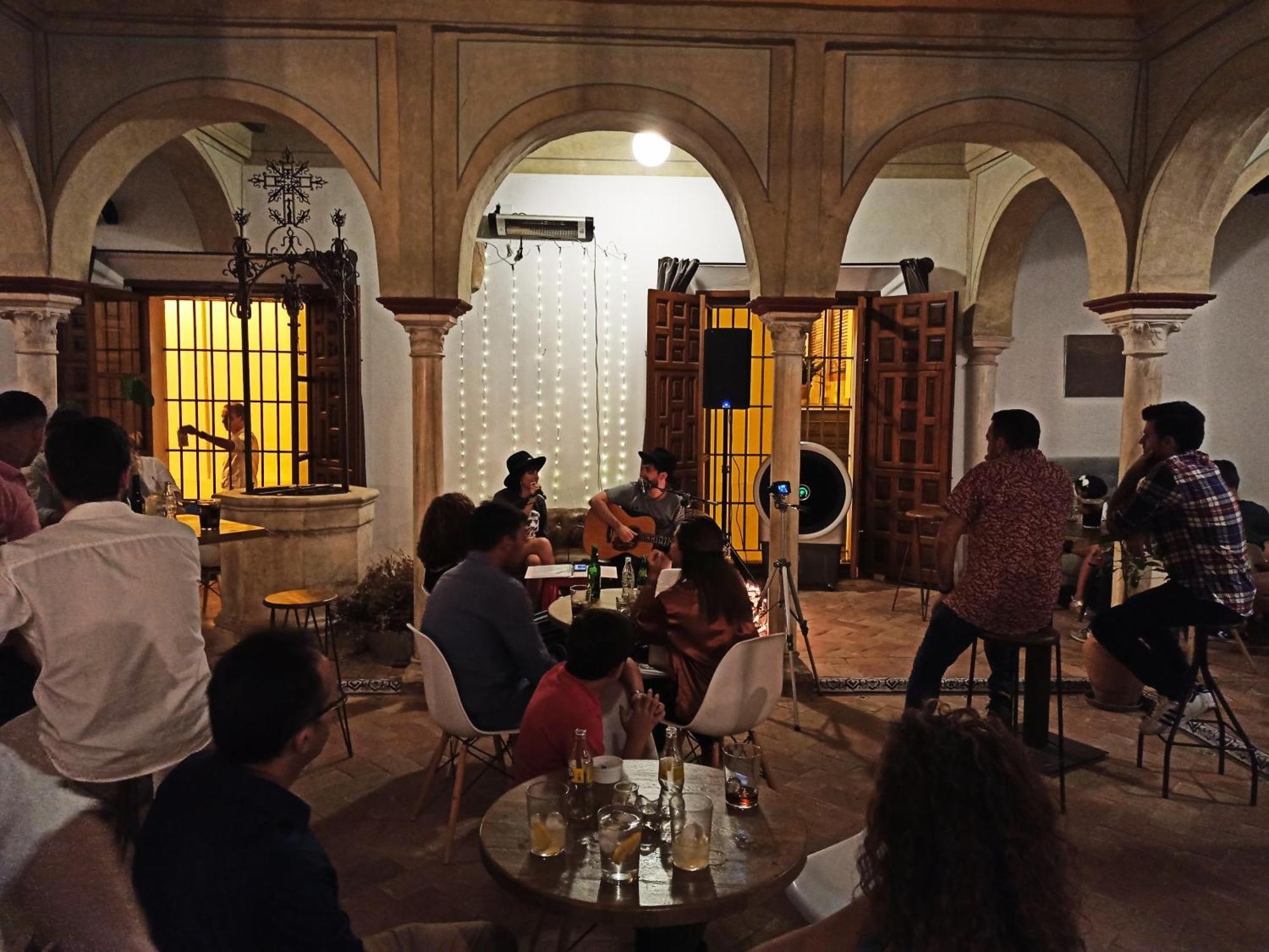 Hostal Cafe Frenteabastos Кармона Екстериор снимка