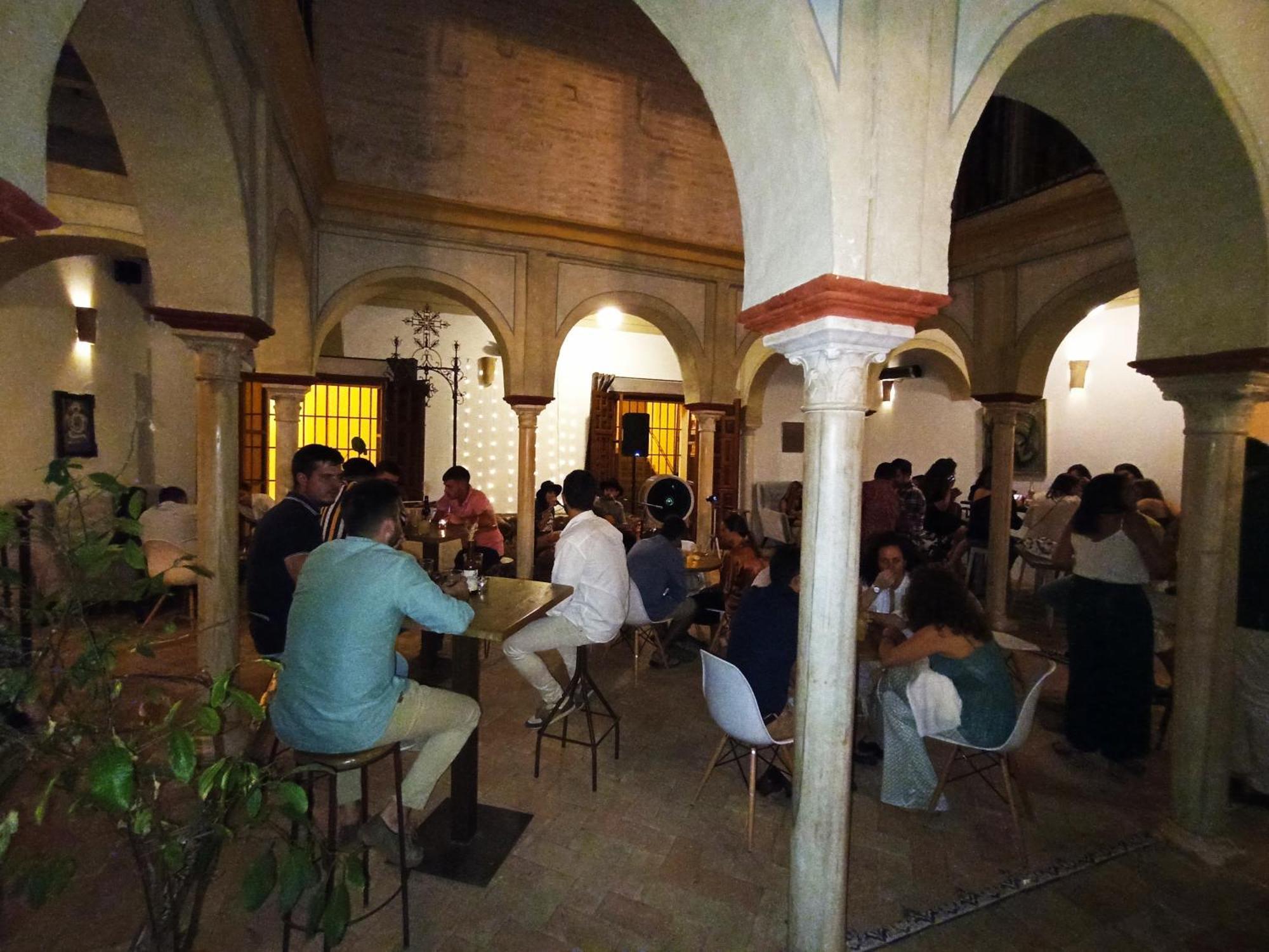 Hostal Cafe Frenteabastos Кармона Екстериор снимка