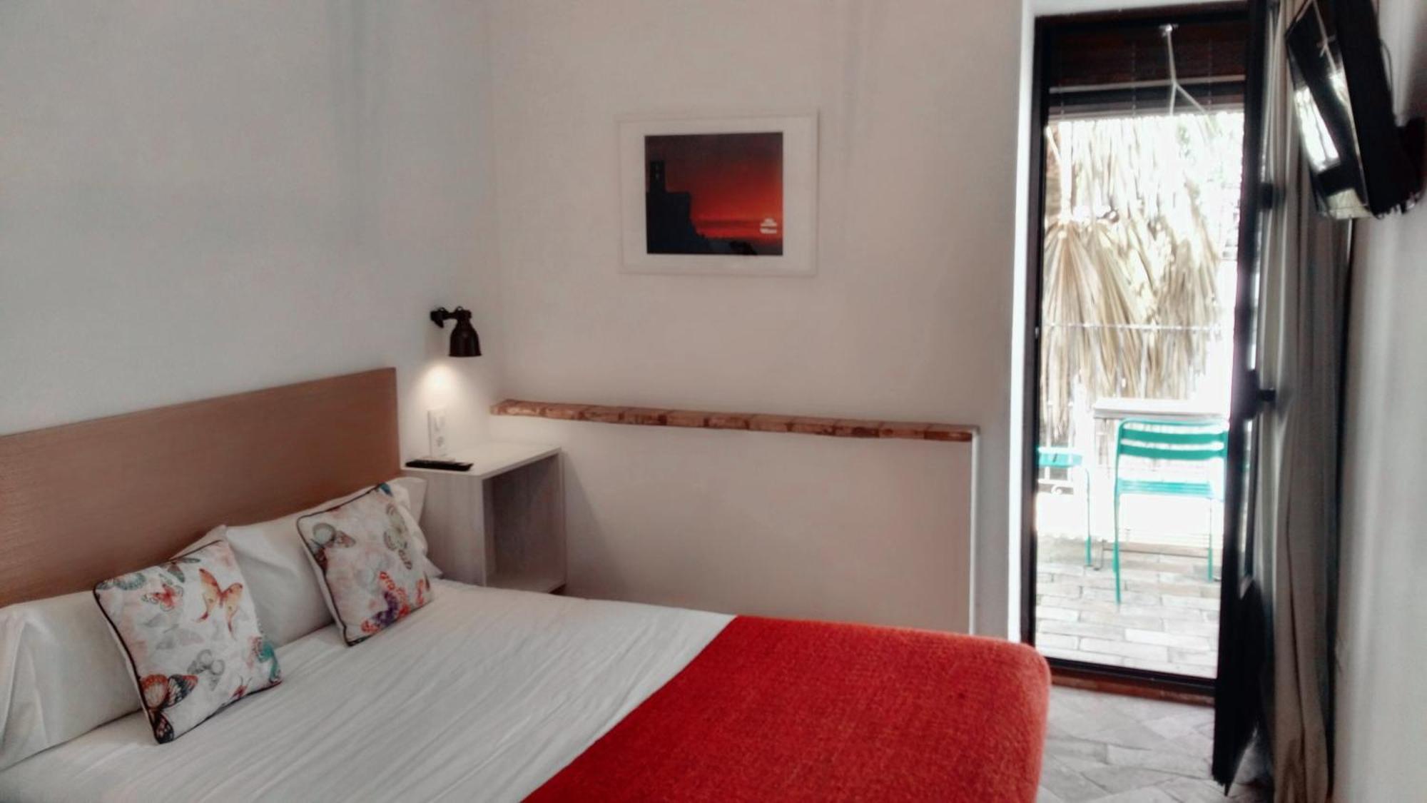 Hostal Cafe Frenteabastos Кармона Екстериор снимка