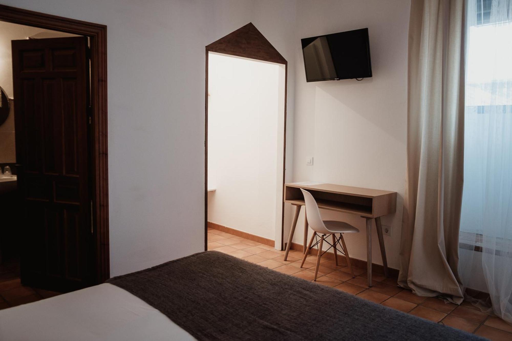 Hostal Cafe Frenteabastos Кармона Екстериор снимка